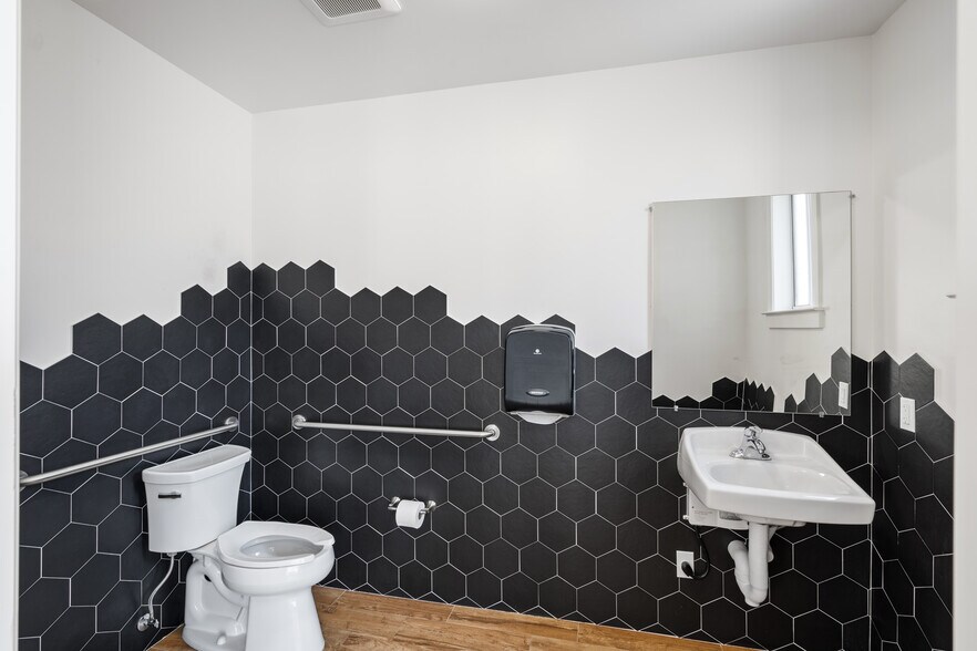 More Photos Of 629-639 S B St, San Mateo Storefront For Lease