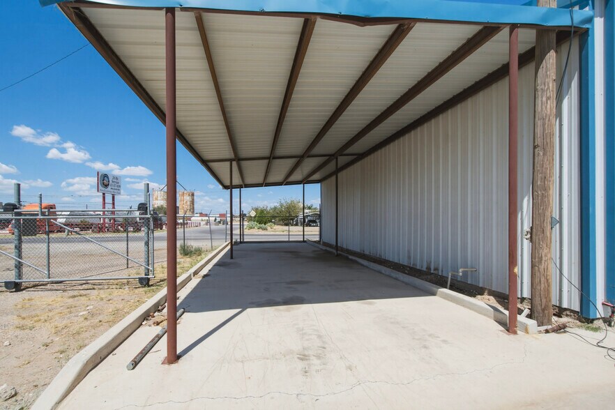 More Photos Of 300-305 S Grant Ave, Odessa Warehouse For Sale
