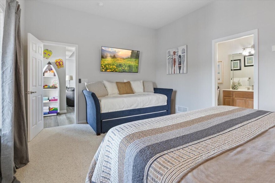 More Photos Of 415 Gardenia Cir, Sunrise Beach Hospitality For Sale