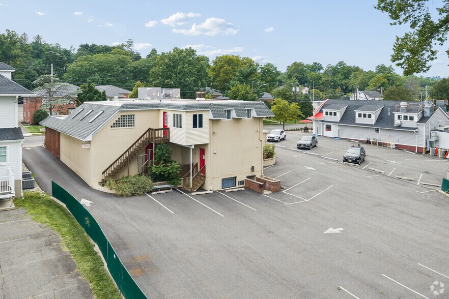 More Photos Of 262 Main St, Madison Veterinarian Kennel For Sale