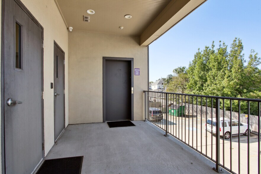 More Photos Of 6050 Pontchartrain Blvd, New Orleans Office For Lease