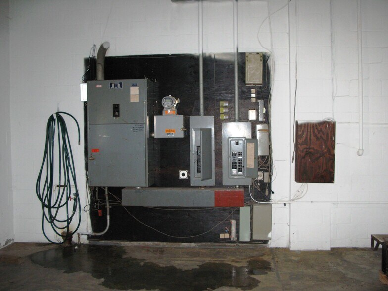 More Photos Of 231-265 Asylum St, Bridgeport Warehouse For Lease