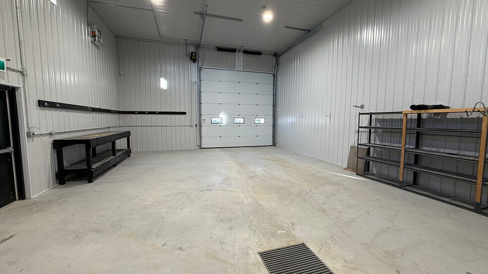 More Photos Of 51 Matheson Pkwy, Sunnyside Industrial For Lease