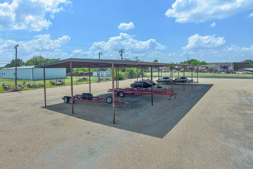 More Photos Of 202 Daisy Dr, Granbury Manufacturing For Sale