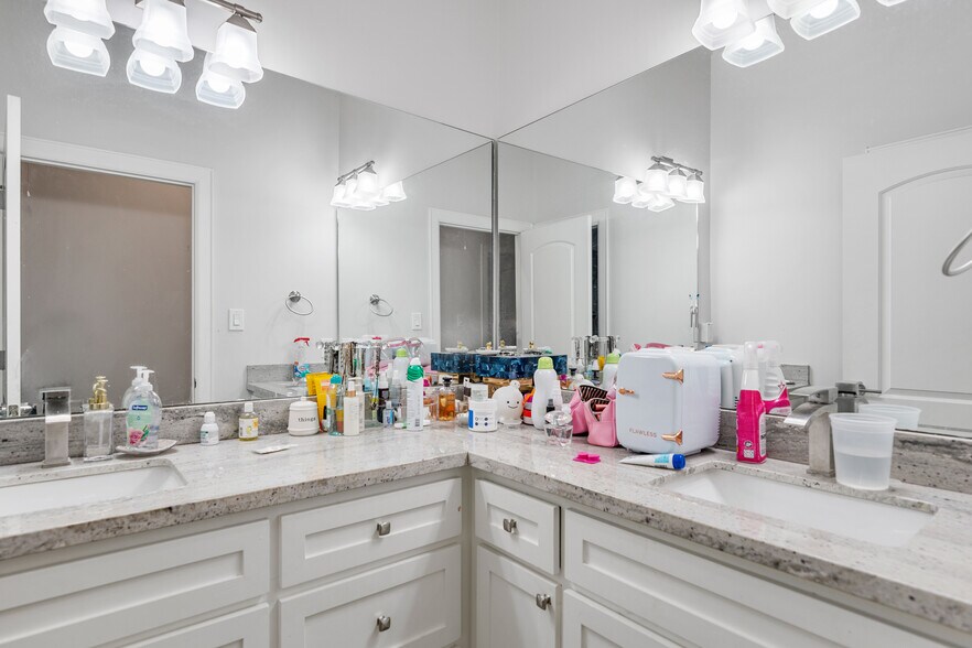 More Photos Of 5902 Winsome Ln, Houston Office Residential For Sale