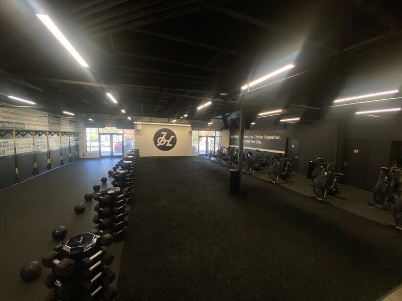 More Photos Of 228 E Plaza Dr, Eagle Freestanding For Lease