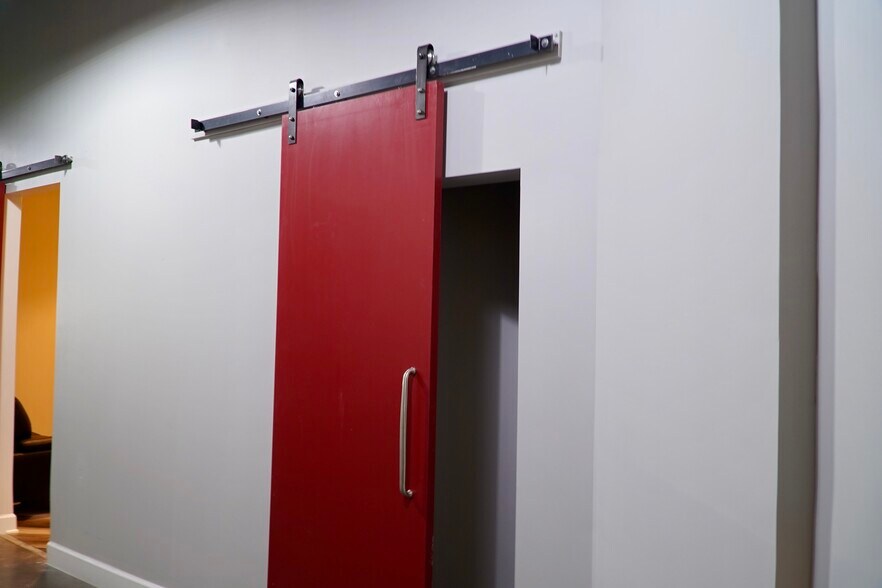 More Photos Of 5850 W Cypress St, Tampa Office For Lease