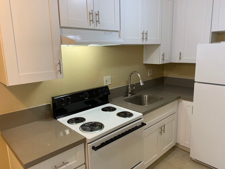More Photos Of 1121 E 6th St, National City Apartments For Sale