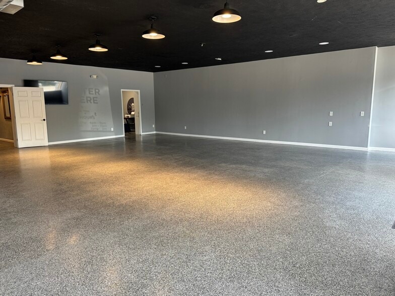 More Photos Of 903 Riverside Dr, Columbia Storefront Retail Office For Lease