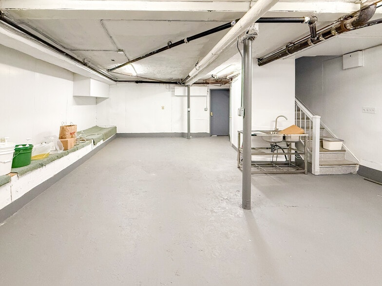 More Photos Of 239 E 80th St, New York Apartments For Lease