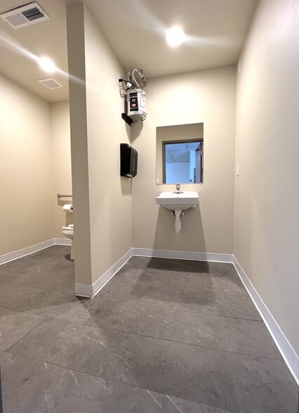 More Photos Of 1320 W A St, Pasco Warehouse For Sale