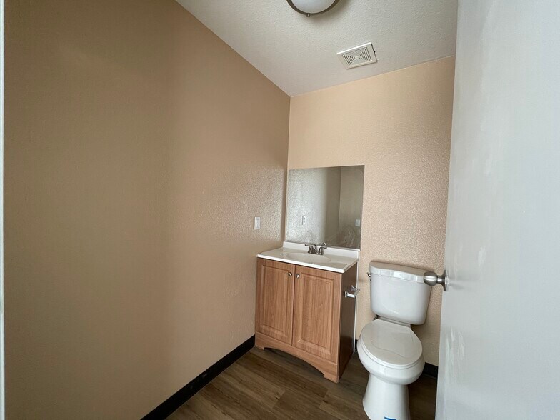 More Photos Of 3894 Spring Mountain Rd, Las Vegas Light Distribution For Lease