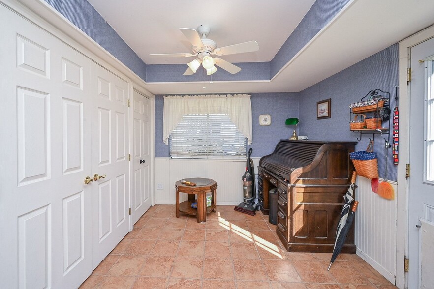 More Photos Of 18910 Carrot St, Spring Trailer Camper Park For Sale