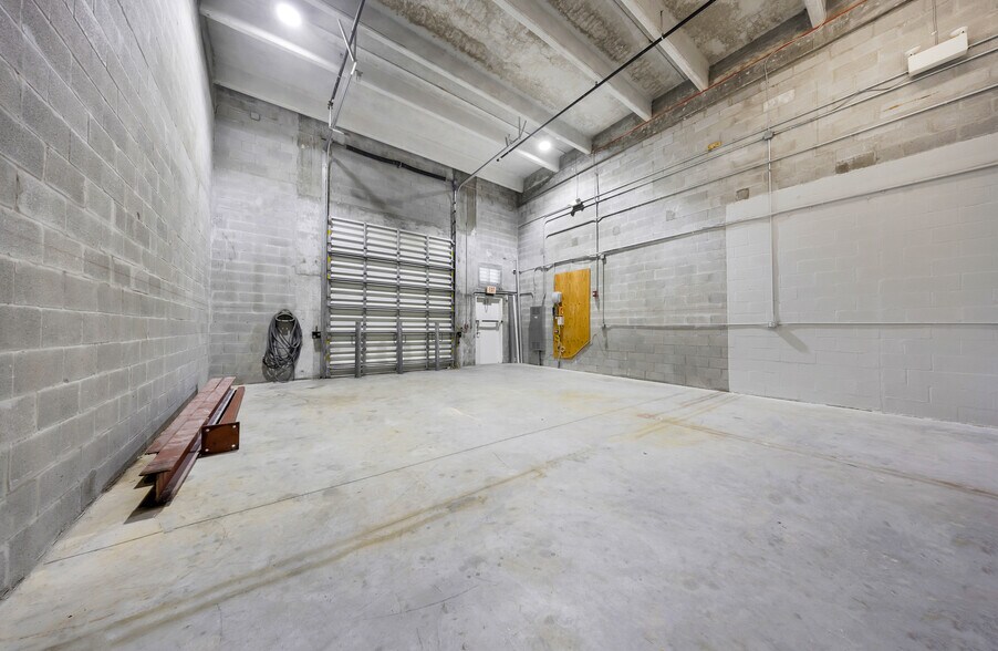 More Photos Of 11379-11399 NW 122nd St, Medley Warehouse For Sale