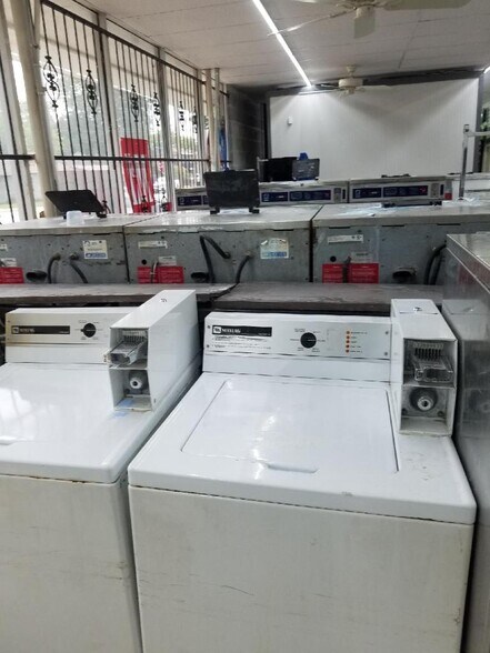 More Photos Of 1301 Griffin St, Houston Convenience Store For Sale