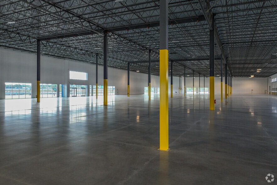 More Photos Of 194 Commerce Center Dr, Buda Unknown For Lease