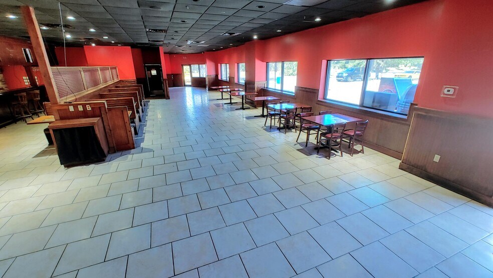 More Photos Of 5309 29th St E, Ellenton Skating Rink For Lease