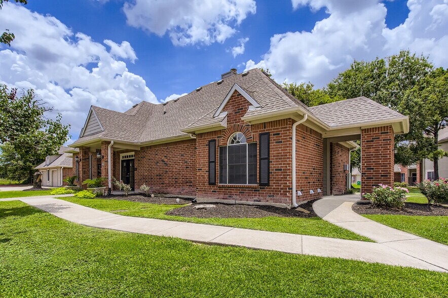 More Photos Of 12380 Wood Bayou Dr, Houston Apartments For Sale