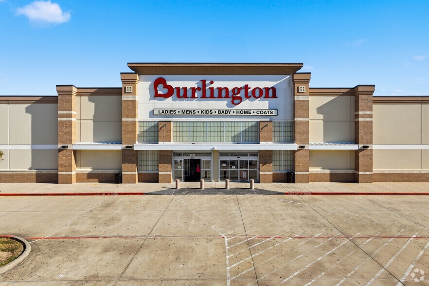 More Photos Of 4531-4589 East Sam Houston Pky S, Pasadena Unknown For Lease