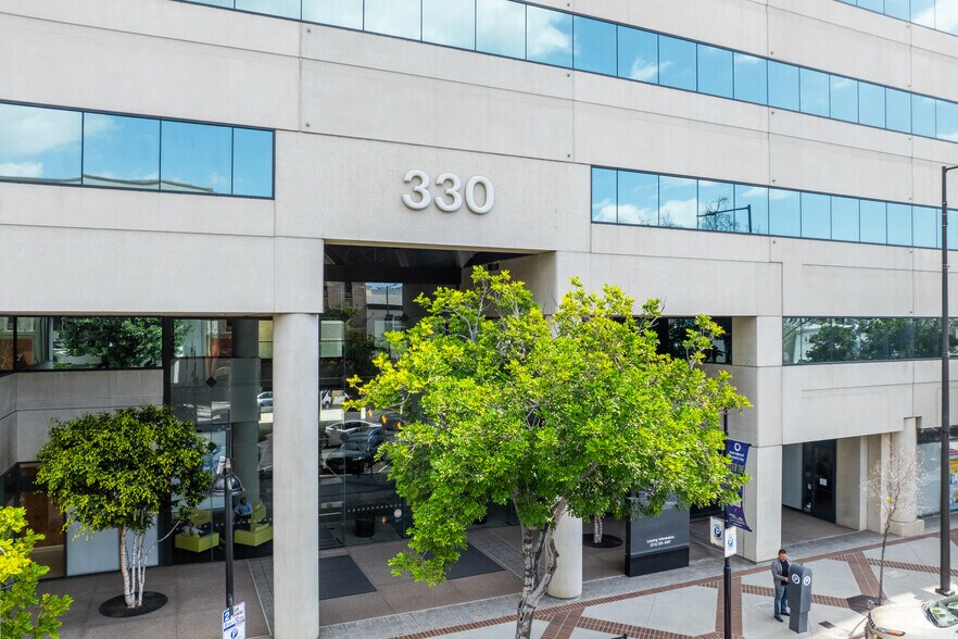 More Photos Of 330 N Brand Blvd, Glendale Office For Lease