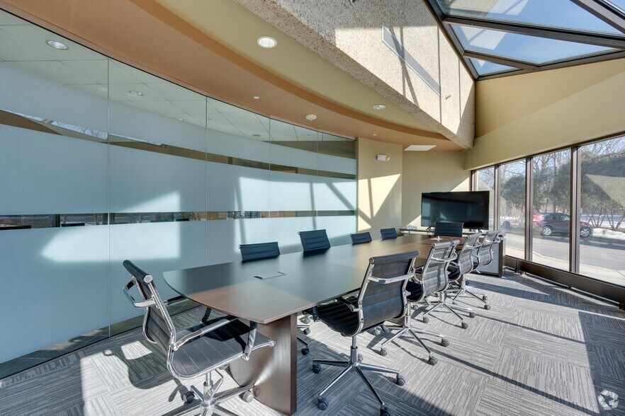 More Photos Of 1804 N Naper Blvd, Naperville Office For Lease