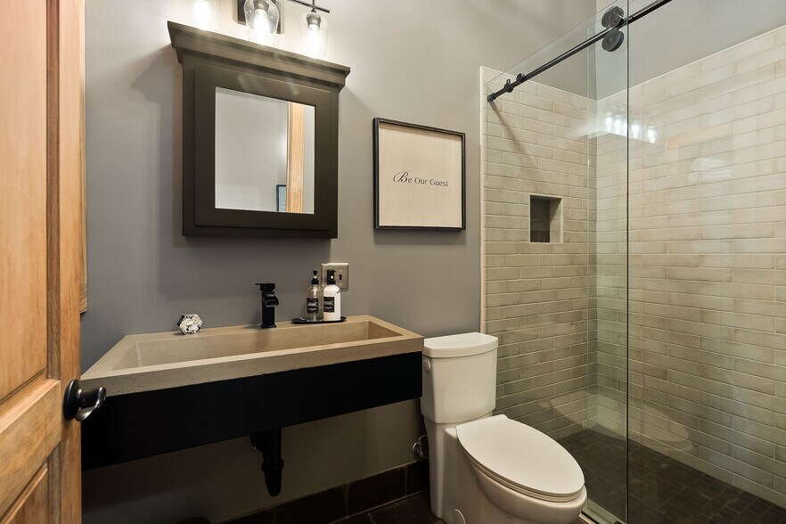 More Photos Of 207 E Main St, McMinnville General Retail For Sale