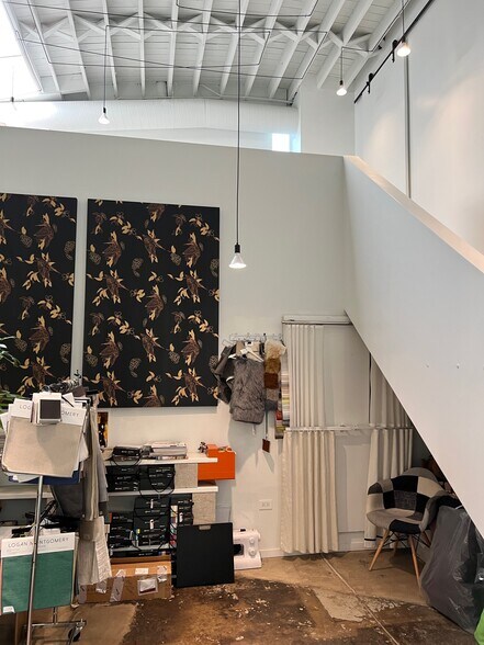 More Photos Of 3146 W Chicago Ave, Chicago Showroom For Sale