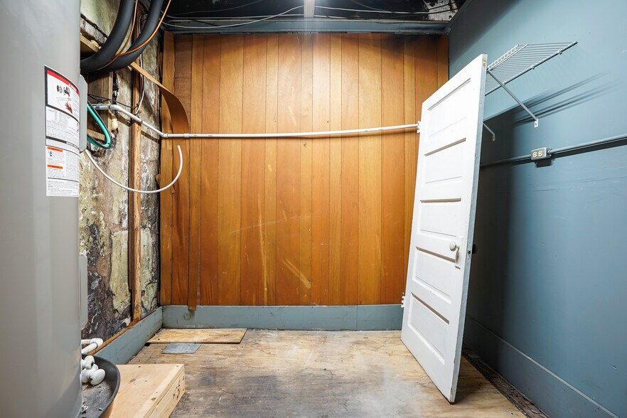 More Photos Of 75 N Waco St, Hillsboro General Retail For Lease