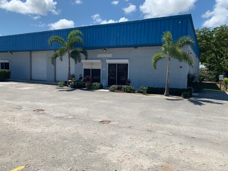More Photos Of 859 W 13th Ct, Riviera Beach Warehouse For Lease