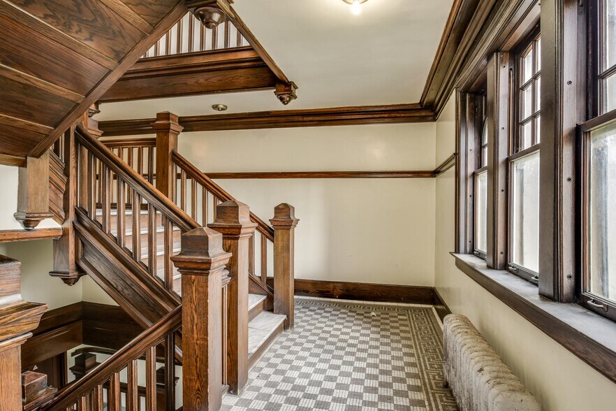 More Photos Of 1121 Van Dyke St, Detroit Apartments For Sale