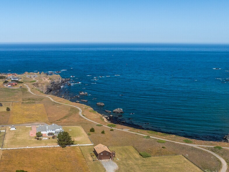 More Photos Of 19351 Del Mar Dr, Fort Bragg Specialty For Sale