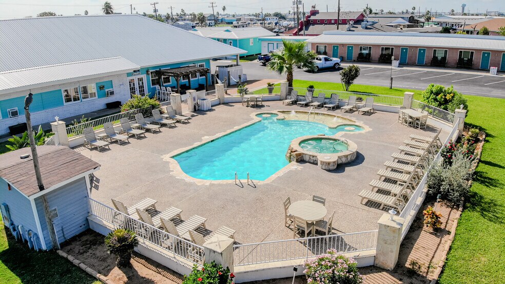 More Photos Of 314 Cut Off Rd, Port Aransas Hospitality For Sale