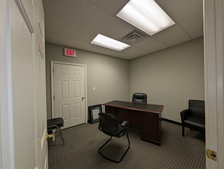 More Photos Of 401 S Earl Ave, Lafayette Office For Lease