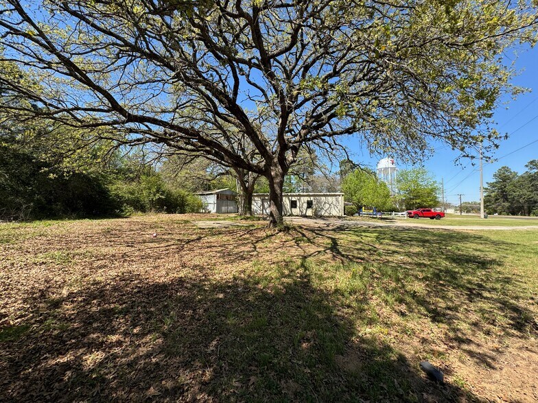 More Photos Of 5133 Troup Hwy, Tyler Warehouse For Lease