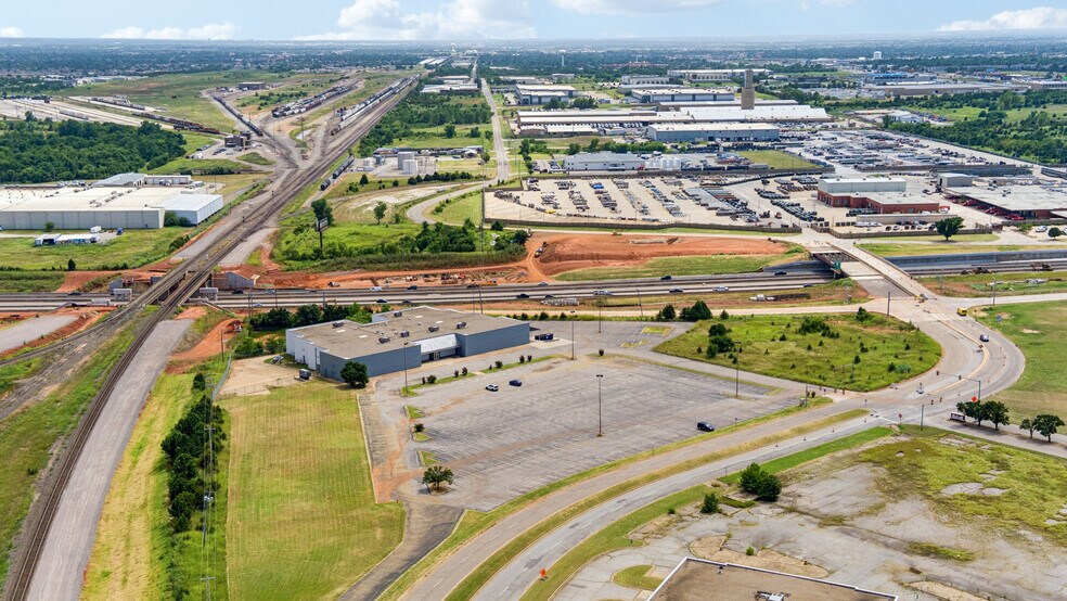 More Photos Of 7400 Plaza Mayor Blvd, Oklahoma City Flex For Lease