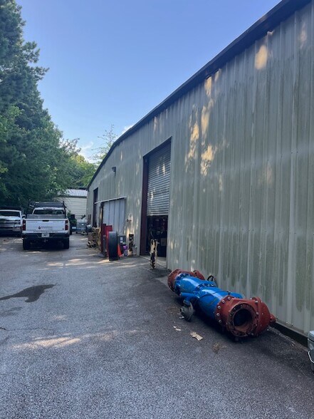 More Photos Of 6935 Oak Ridge Commerce Way, Austell Warehouse For Lease