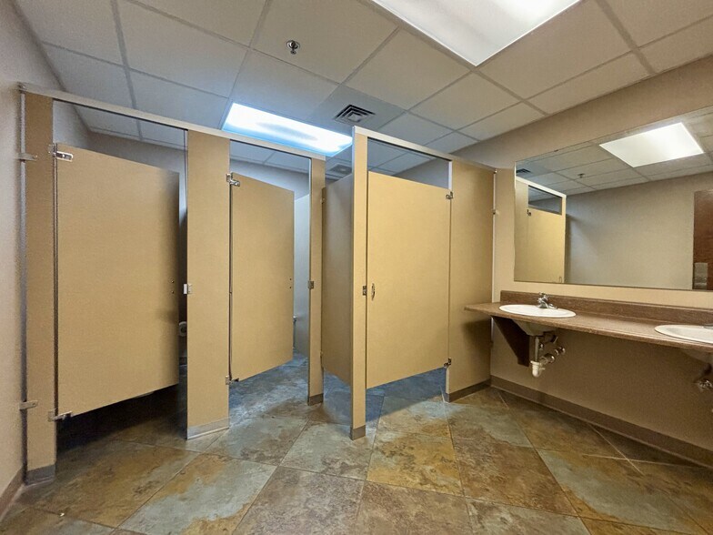 More Photos Of 25 E Nine One Half Mile Rd, Pensacola Office For Lease