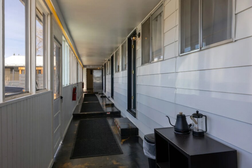 More Photos Of 207 Elm St, Leadville Hotel For Sale