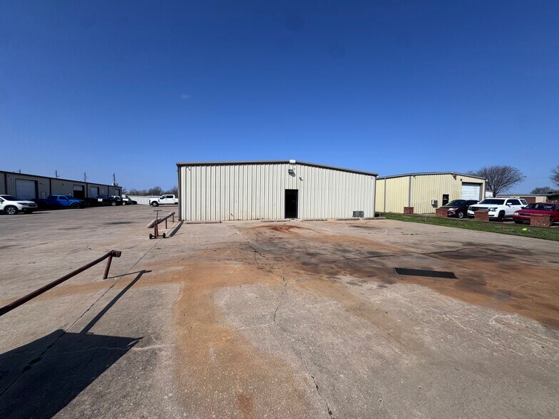 More Photos Of 102 S 111th Ave, Tulsa Warehouse For Sale