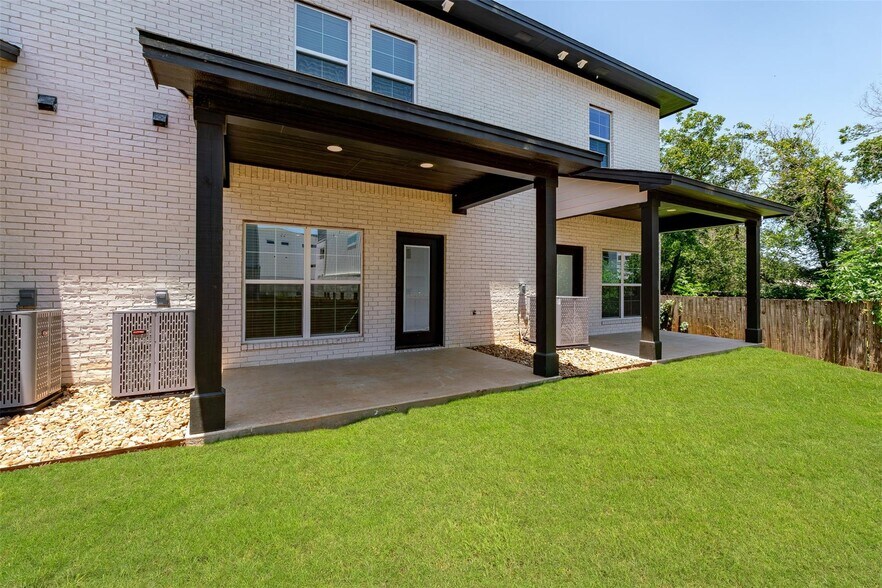 More Photos Of 1540 W Long St, Stephenville Apartments For Sale