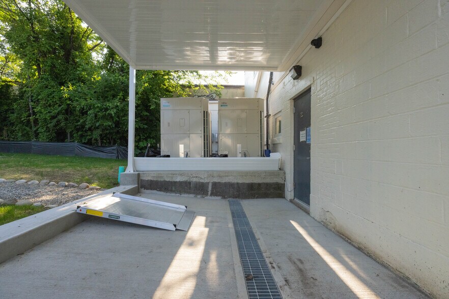 More Photos Of 75 E Central Ave, Pearl River Storefront For Sale