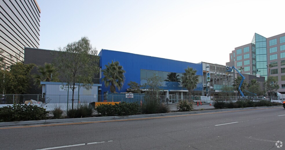 More Photos Of 5240 Lankershim Blvd, North Hollywood Movie Theatre For Lease