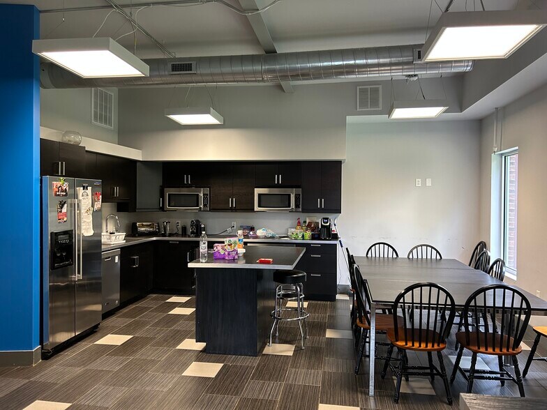 More Photos Of 2575 Willow Point Way, Knoxville Office For Lease