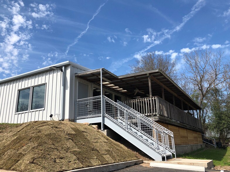 More Photos Of 2103 E M Franklin Ave, Austin Loft Creative Space For Sale