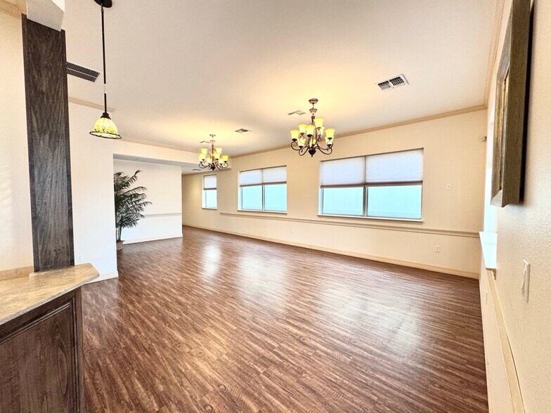 More Photos Of 101 S US Highway 75, Denison Medical For Lease