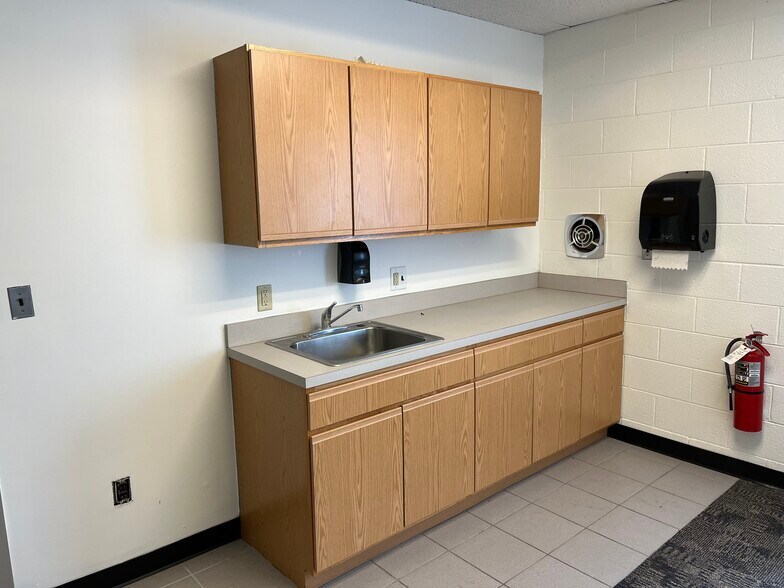 More Photos Of 69055 N Main St, Richmond Bank For Lease