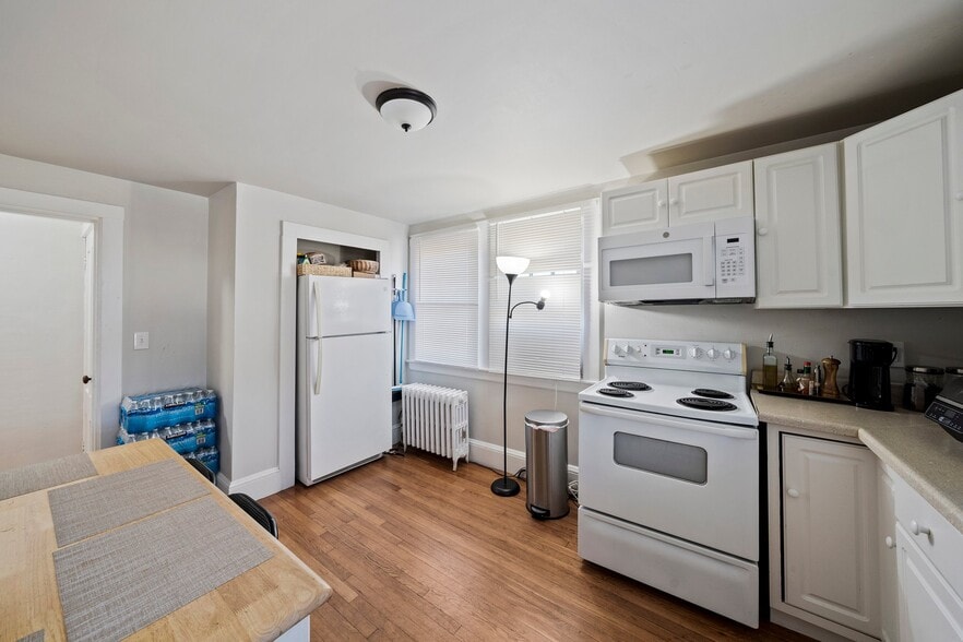 More Photos Of 17 North Ave, Rockland Apartments For Sale