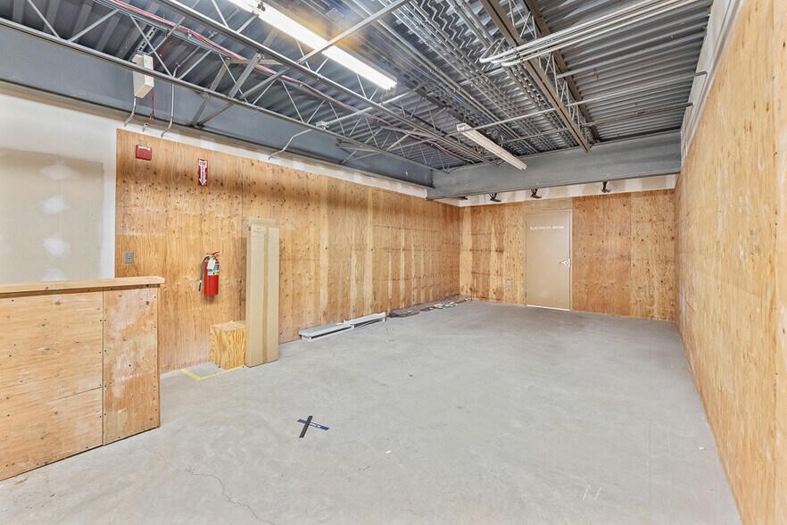 More Photos Of 2229 E State St, Salem Drugstore For Sale