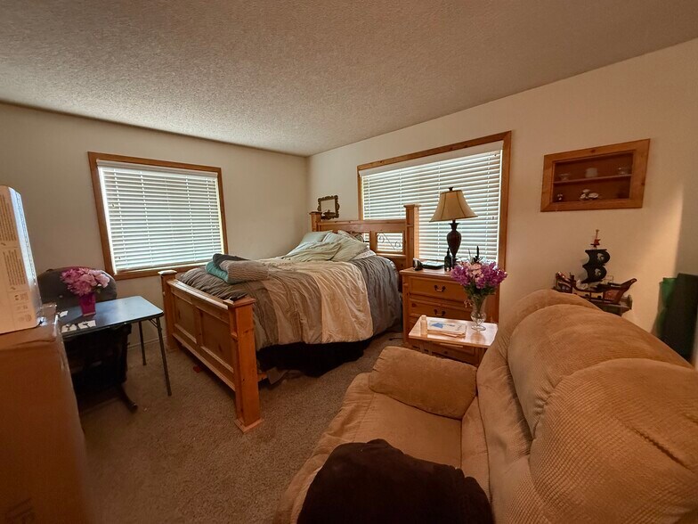 More Photos Of 950 Western Knolls Ave, Beaumont Industrial For Sale