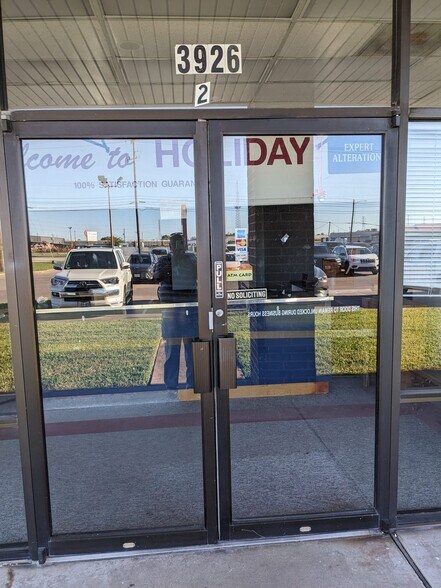 More Photos Of 3926 Avenue H, Rosenberg Unknown For Lease